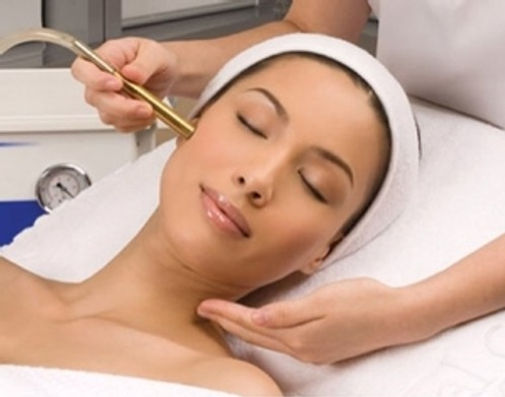 Women during MD DiamondTone Microdermabrasion & LED LIGHT Treatment And Collagen Mask | Soleil Medical & Beauty Spa in Portland, OR